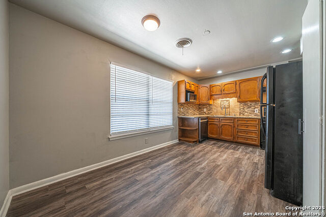 Image 8 of 27 For 106 Oakwood Dr