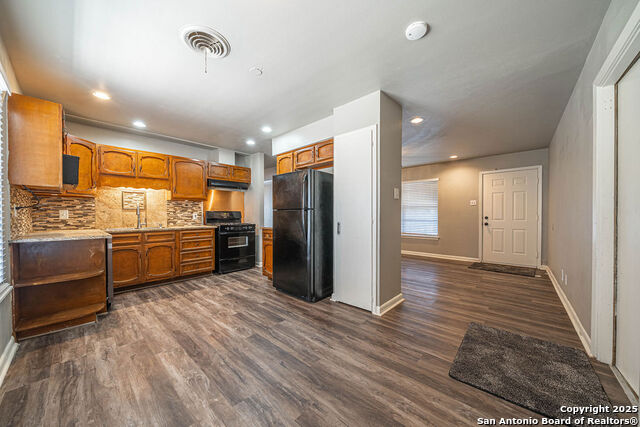 Image 9 of 27 For 106 Oakwood Dr