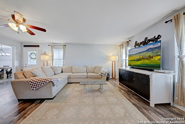 Listing photo id 1 for 1510 Timmermann