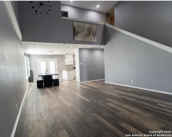 Image 3 of 27 For 301 Cypress Garden