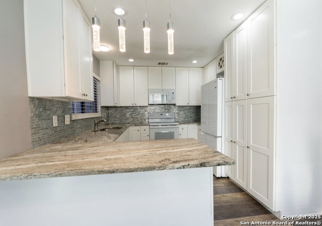 Image 8 of 27 For 301 Cypress Garden