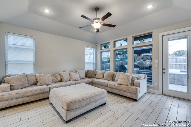 Image 14 of 26 For 8514 Glass Gem