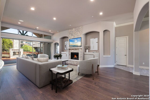 Image 13 of 43 For 16018 Villa Basilica