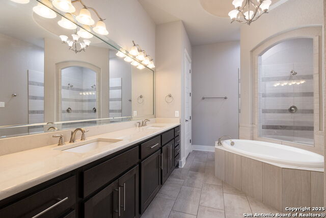 Image 27 of 43 For 16018 Villa Basilica