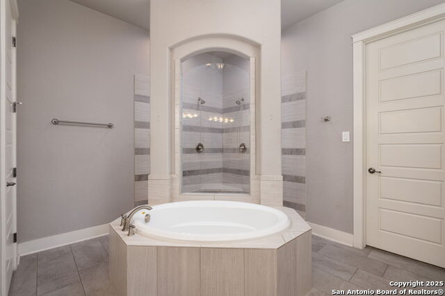 Image 28 of 43 For 16018 Villa Basilica