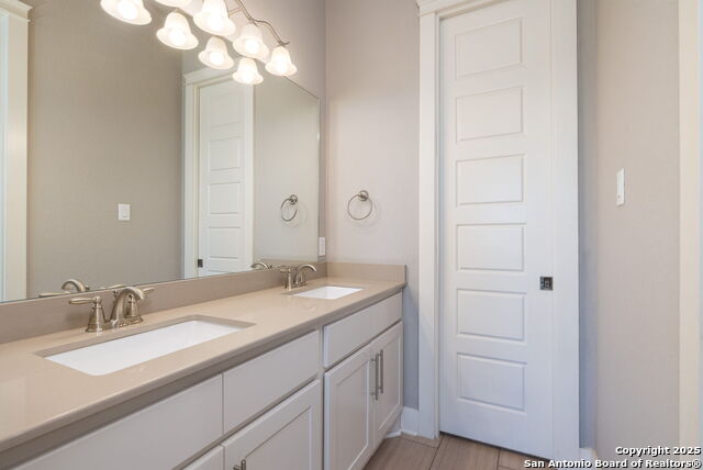 Image 32 of 43 For 16018 Villa Basilica