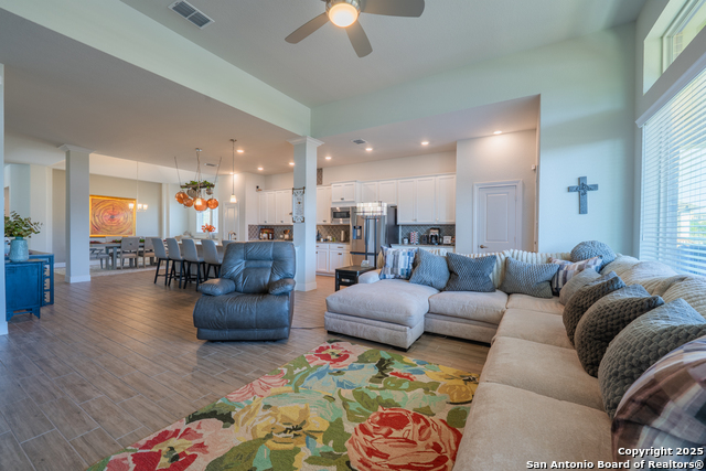 Listing photo id 13 for 22842 Rio Salado