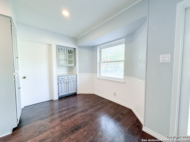 Image 12 of 42 For 10402 Redlawn