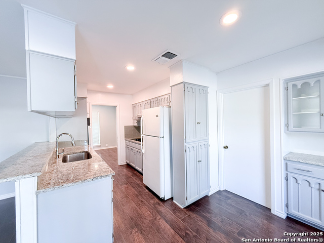 Image 13 of 42 For 10402 Redlawn