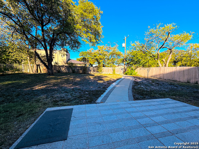 Image 32 of 42 For 10402 Redlawn