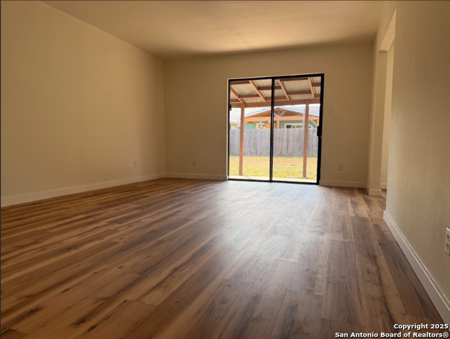 Image 4 of 12 For 3415 Meadow Dr.