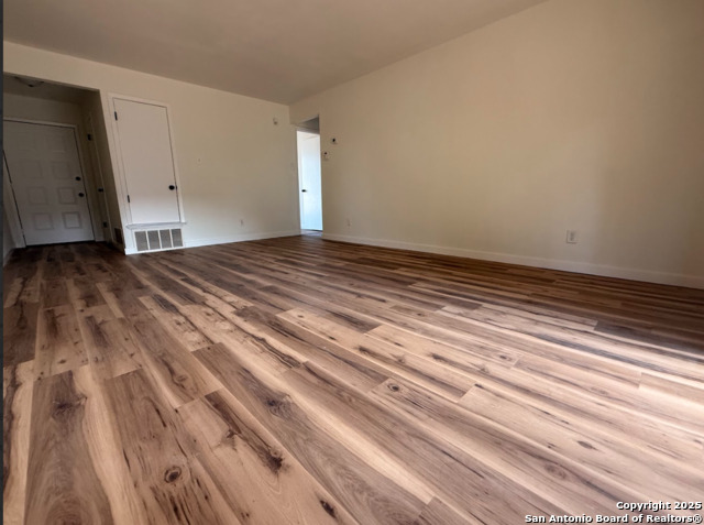 Image 5 of 12 For 3415 Meadow Dr.