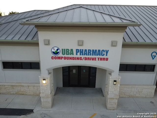 Listing photo id 1 for 2003 Rogers Rd  102