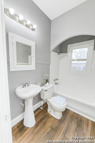 Image 14 of 32 For 2031 Fredericksburg