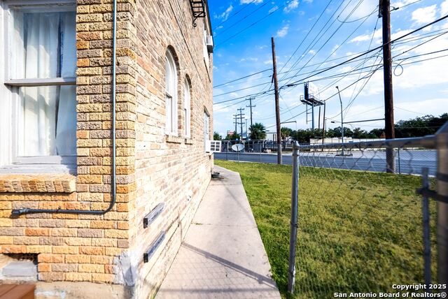 Image 18 of 32 For 2031 Fredericksburg