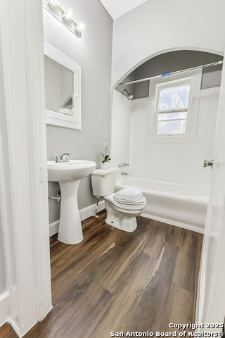 Image 9 of 32 For 2031 Fredericksburg