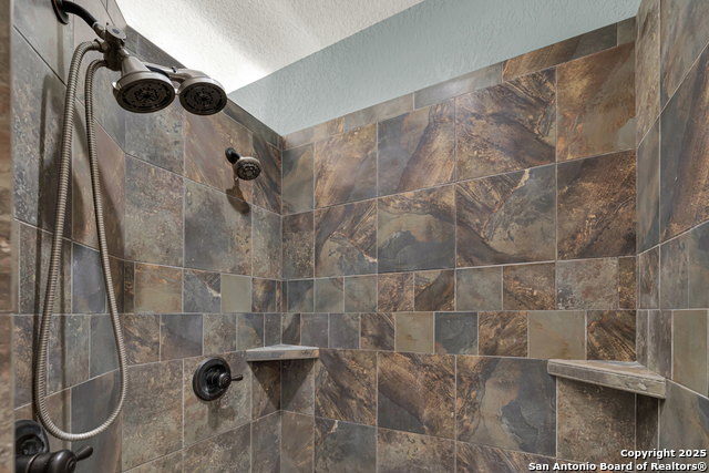 Image 30 of 42 For 546 Melissa