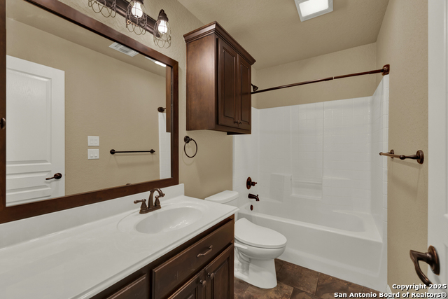 Image 35 of 42 For 546 Melissa