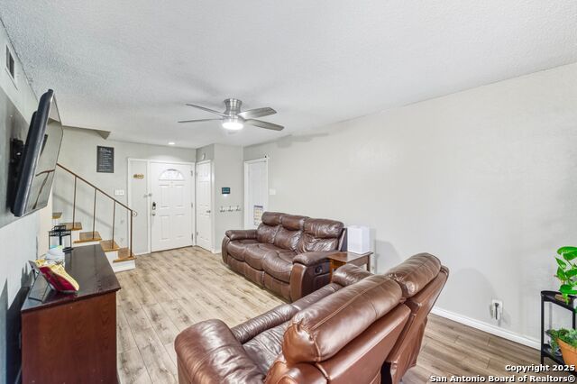 Listing photo id 8 for 9810 Wahada Ave