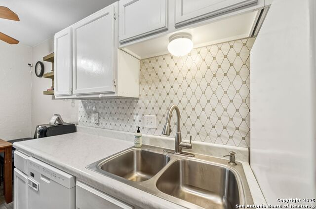 Listing photo id 14 for 9810 Wahada Ave