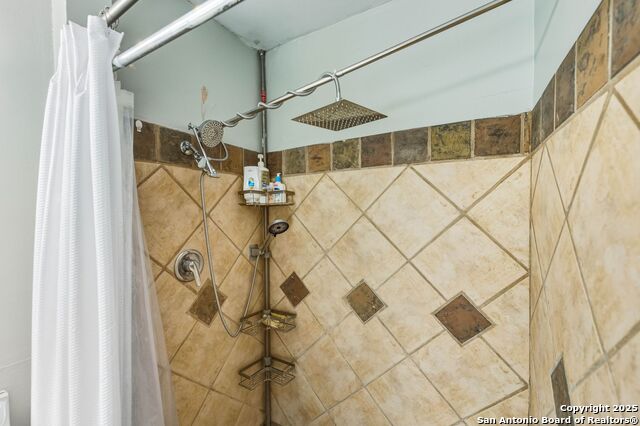 Listing photo id 15 for 9810 Wahada Ave