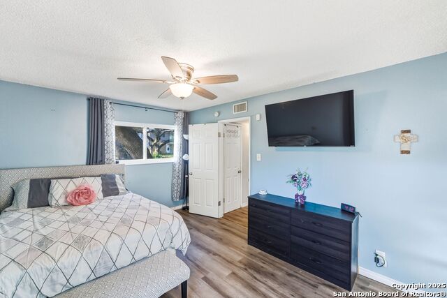 Listing photo id 17 for 9810 Wahada Ave