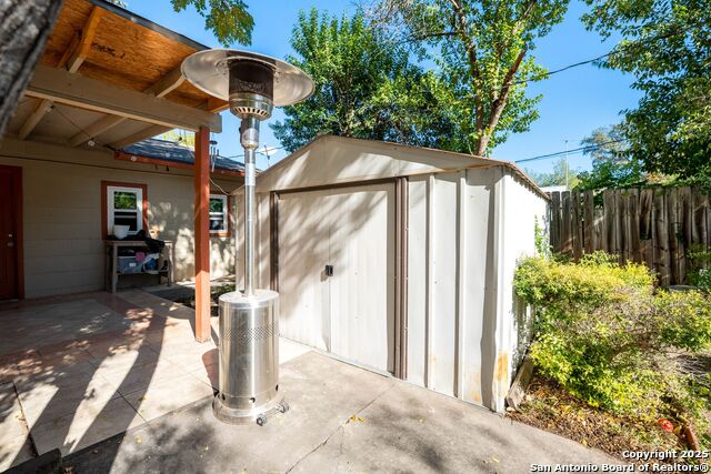 Listing photo id 29 for 9810 Wahada Ave