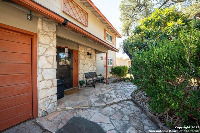 Listing photo id 3 for 9810 Wahada Ave