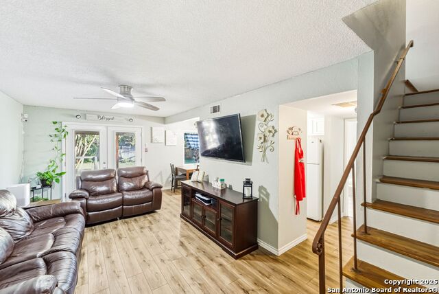 Listing photo id 4 for 9810 Wahada Ave