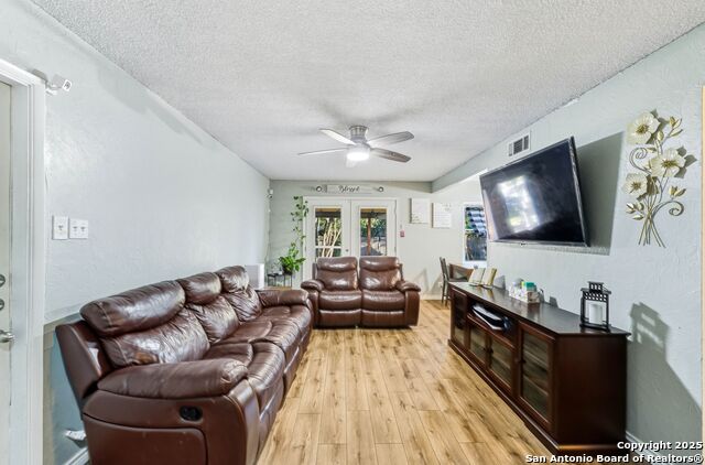 Listing photo id 5 for 9810 Wahada Ave