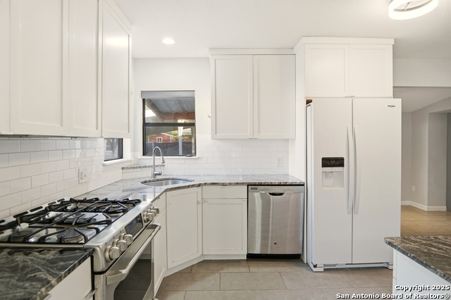 Image 10 of 31 For 2375 Mulberry Ave W