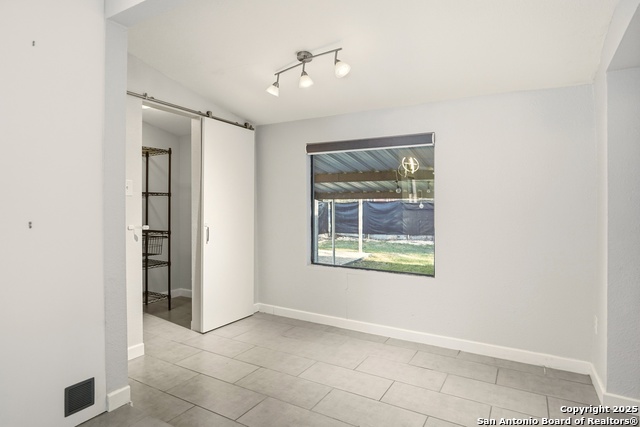 Image 11 of 31 For 2375 Mulberry Ave W