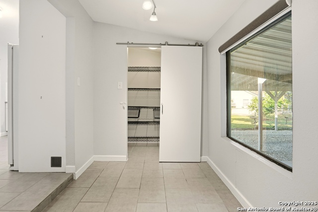 Image 12 of 31 For 2375 Mulberry Ave W