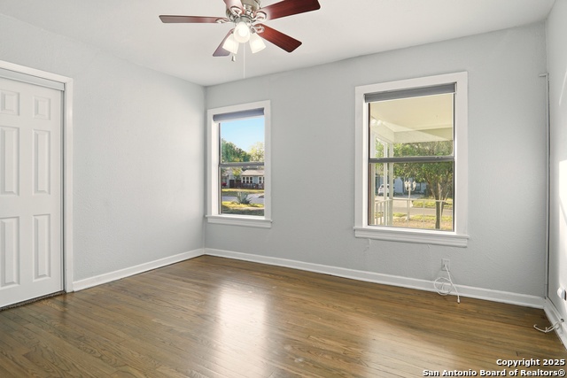 Image 15 of 31 For 2375 Mulberry Ave W