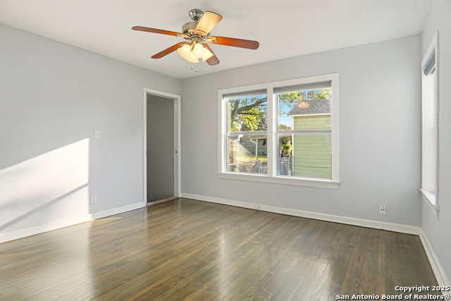 Image 20 of 31 For 2375 Mulberry Ave W