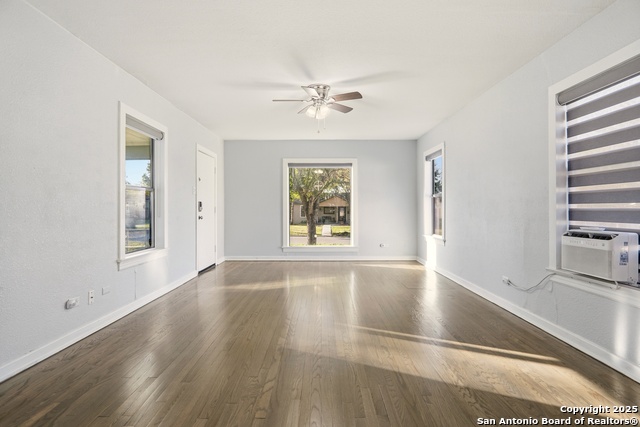 Image 3 of 31 For 2375 Mulberry Ave W