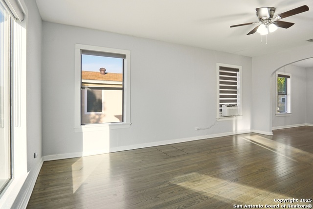 Image 4 of 31 For 2375 Mulberry Ave W