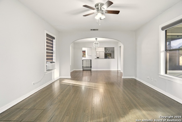 Image 5 of 31 For 2375 Mulberry Ave W