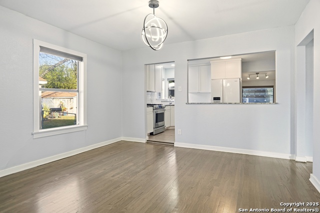 Image 6 of 31 For 2375 Mulberry Ave W