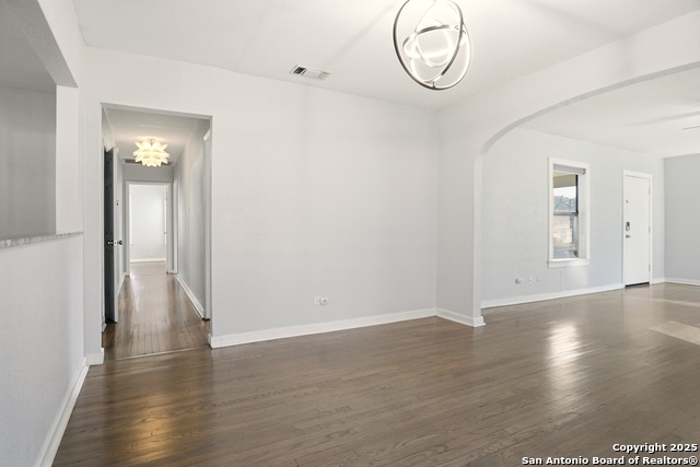 Image 7 of 31 For 2375 Mulberry Ave W