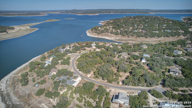 Image 7 of 11 For 915 Five Oaks