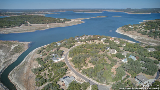 Image 8 of 11 For 915 Five Oaks