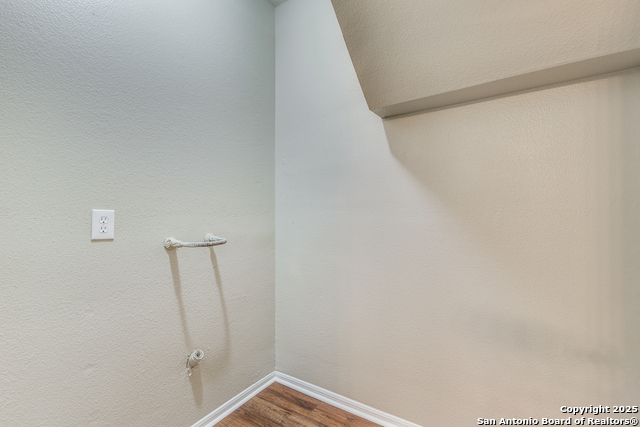 Image 14 of 25 For 9002 Maggie  