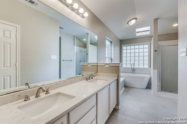 Image 19 of 25 For 9002 Maggie  