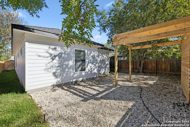 Image 37 of 38 For 120 Canadian St