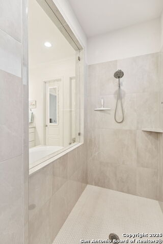 Image 34 of 49 For 28452 Cohaset