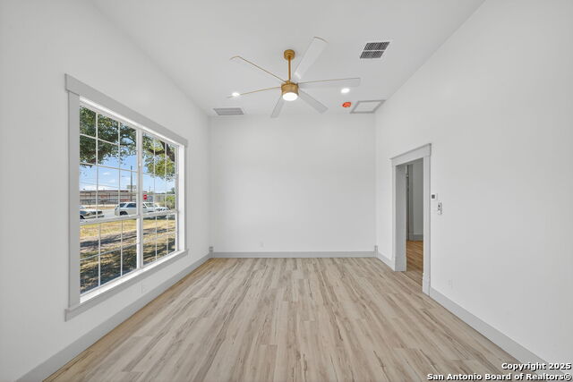 Listing photo id 10 for 904 17th  