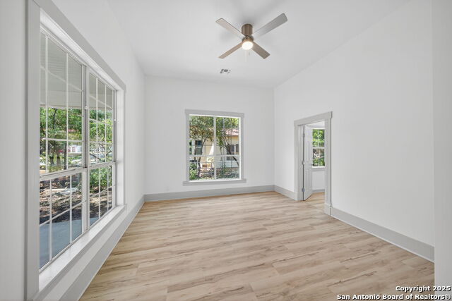 Listing photo id 14 for 904 17th  