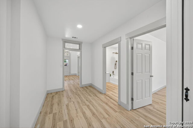 Listing photo id 18 for 904 17th  