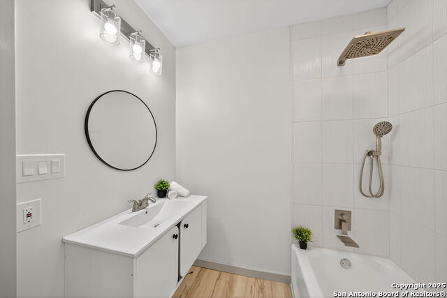 Listing photo id 21 for 904 17th  